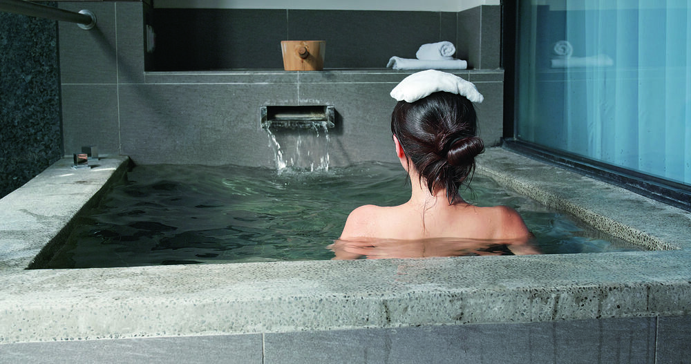 Plaisir du bain et relaxation profonde avec vue sur la nature : le Yasuragi Spa, près de Stockholm, a réussi à mettre en pratique ce principe fondamental de l’onsen.